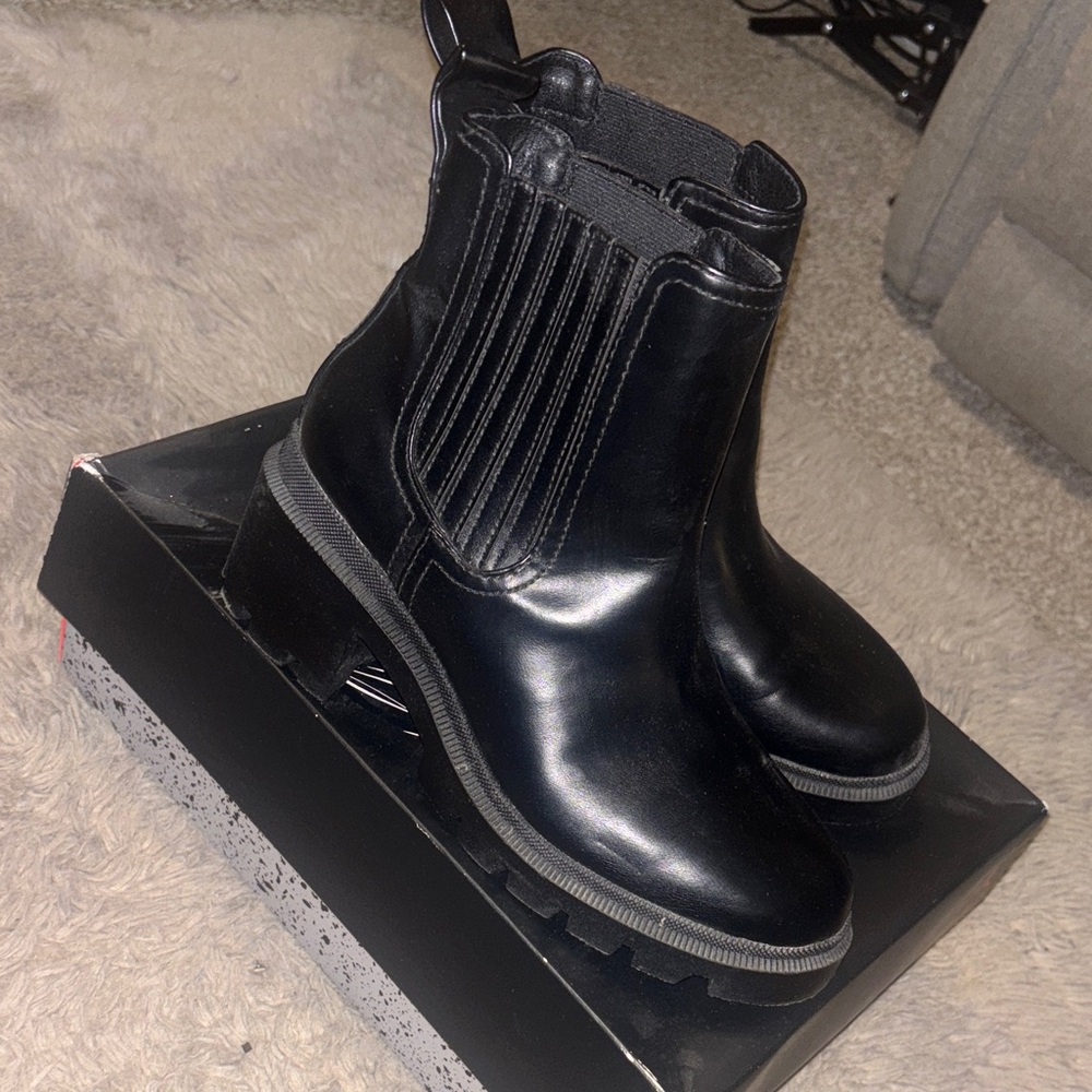 Universal Thread Black Heeled Boots